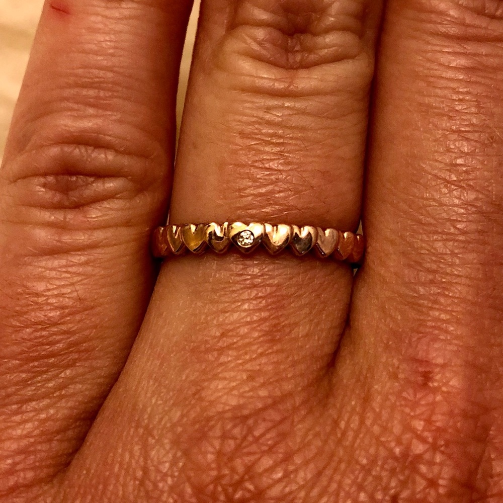10k gold row of hearts diamond ring